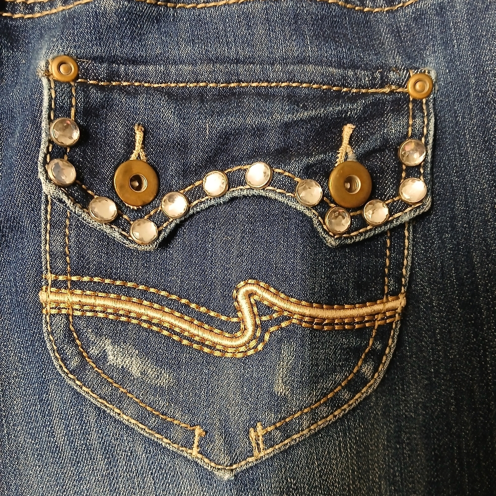 Stylish Blue Jeans with Studded Details - Picture 6 of 7